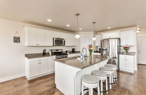 Saratoga Springs House | Fenced Mountain Views Game Room & Backyard Park