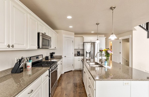 Saratoga Springs House | Fenced Mountain Views Game Room & Backyard Park