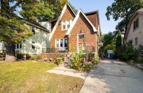 Ferndale Apartment | Ferndale Apartment w/Yard - Near the Detroit Zoo!