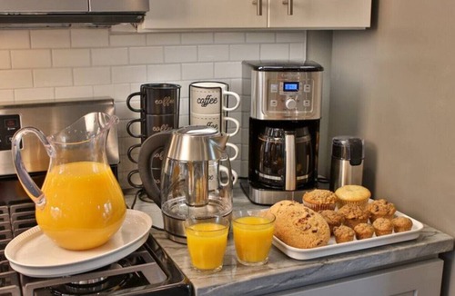 College Place House | Fieldview Loft · Brand New Property! Fieldview, close to S Wineries