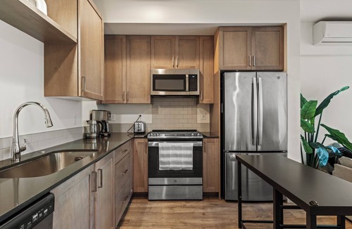 Brighton House | FIFA World Cup 2026 - 2 Min Walk to Light Rail - Private Balcony - No Car Needed