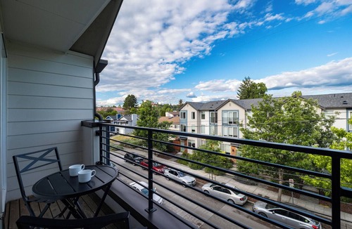 Brighton House | FIFA World Cup 2026 - 2 Min Walk to Light Rail - Private Balcony - No Car Needed
