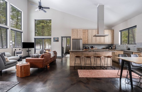McCall House | FINE PINE PLACE in town/luxury modern/wow kitchen/whole house/yes dogs!
