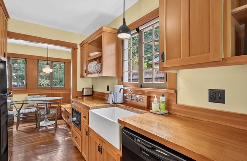 Old Bend Cottage | Fir Millhouse - Lovely historic cottage in downtown Bend