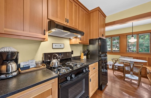 Old Bend Cottage | Fir Millhouse - Lovely historic cottage in downtown Bend