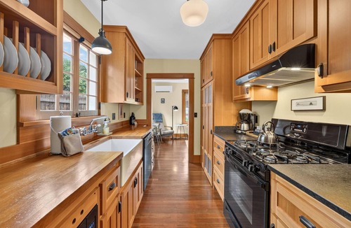 Old Bend Cottage | Fir Millhouse - Lovely historic cottage in downtown Bend