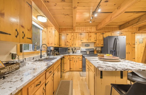 Island Park Cabin | Firepit, Game Room, Perfect for Fishing/ATV @ Creekside Cabin
