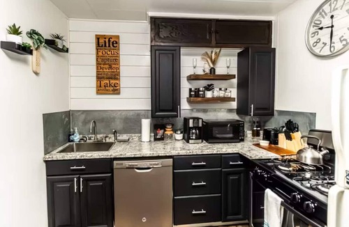 Lyman Cottage | Firepit | off I-80 | Private Carport |1BR | Pets