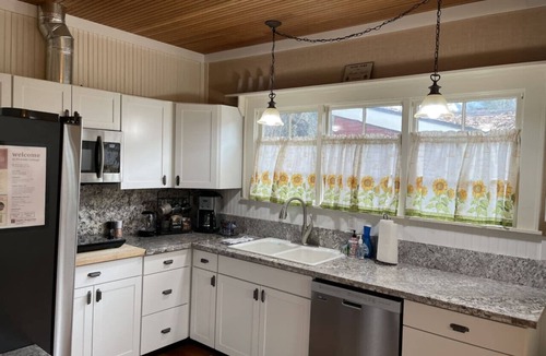 Jacksonville Cottage | Fireside Cottage in Downtown Jacksonville