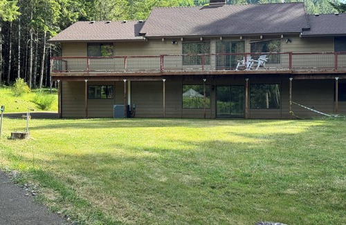 Umpqua House | Fisherman’s paradise in wine country. www.umpquariverlodge.com