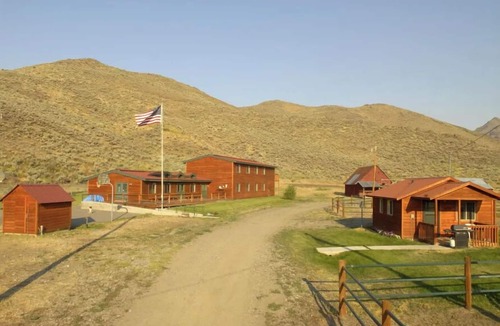 Blaine County Apartment | Fishermen's Getaway! Cozy studio cabin near Silver Creek & Little Wood Reservoir. The Milk House offers 2 twin beds, 3/4 bath, kitchenette. Relax on the porch and enjoy the breathtaking sunrise & scenery!