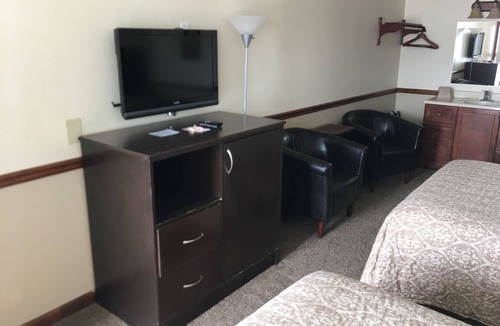 Downey Hotel | Flag's West Motel