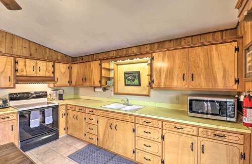 Polson Cabin | Flathead Lake Waterfront Cabin w/Dock & Kayaks