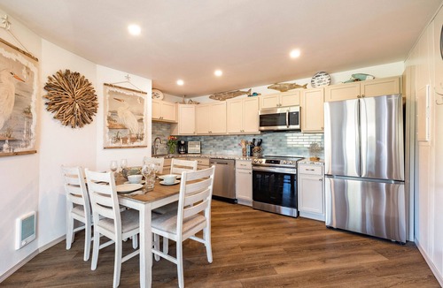 Grayland House | Fly Away to a Beachy Getaway at the Nest at North Cove