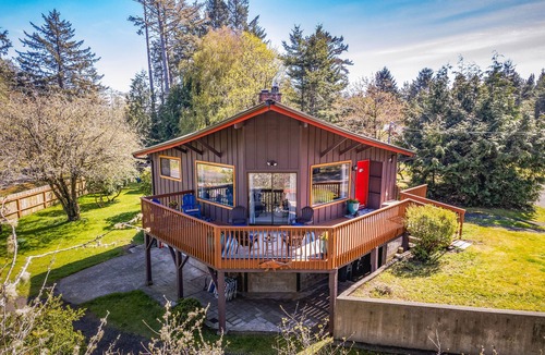 Grayland House | Fly Away to a Beachy Getaway at the Nest at North Cove