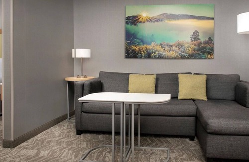 Southeast Boise House | For the Whole Family! Onsite Pool, 3 Relaxing Units, Free Bfast, Pet-Friendly!