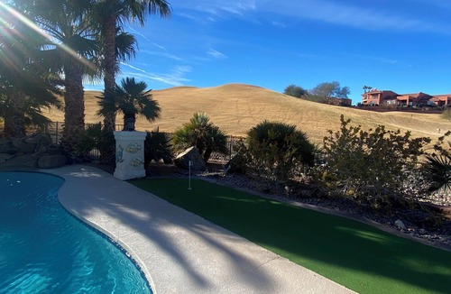 Mesquite House | "FORE" King Suites