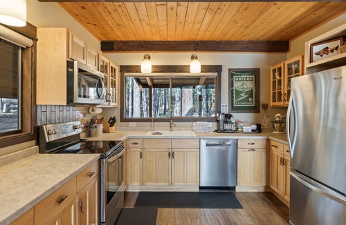 River Forest Acres House | Forest-Chal-A - Hot Tub, S of Sunriver, Cute & Quiet