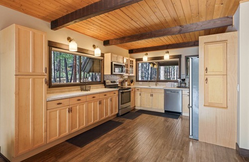 River Forest Acres House | Forest-Chal-A - Hot Tub, S of Sunriver, Cute & Quiet