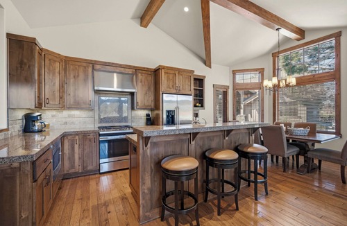 Sunriver Cabin | Forest Escape with Access to Exclusive Golf