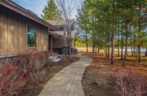 Sunriver Cabin | Forest Escape with Access to Exclusive Golf
