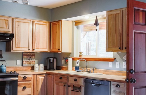 Priest River Cabin | Forest Family Cabin Near Priest Lake with Fireplace, Large Yard & Dogs Allowed