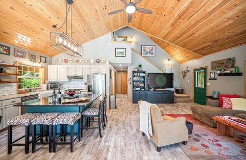 Leavenworth Cabin | Forest Gem: Peaceful | Dog-friendly | Hot Tub