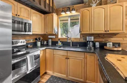 Roslyn Ridge Apartment | Forest Hideaway Lake Nearby with Epic Views