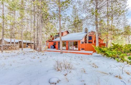Sunriver House | Forest retreat with a hot tub and bikes - pool access & minutes from the village