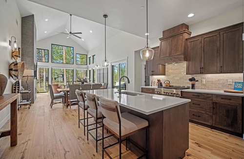 Sunriver Cabin | Forestbrook Luxury Retreat with Access to Exclusive Golf