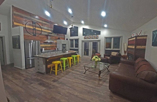 Bellevue House | Forested 3/BR-Bth, patio & Lanai, movie & billiards rms, chef's kitchen,close by