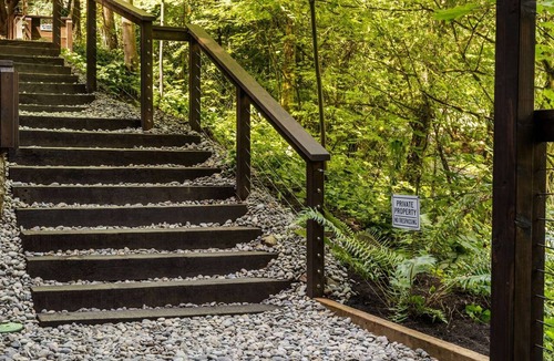 Northwest Portland Condo | Forested Quiet Retreat, Pet Friendly, Private Patio, BBQ, Near Parks, Zoo, 5 Mins to Pearl District