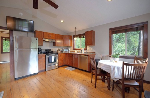 Victor Cabin | Forget Me Not Cabin in the Woods w/Wood Stove, Wifi, W/D, Pet Friendly!