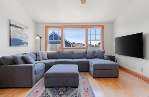 Columbia House | Fountain District Craftsman