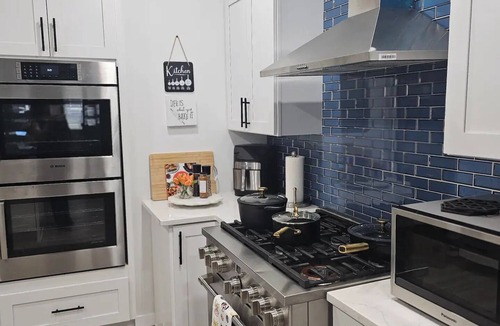Fountain Square House | Fountain Square Dream Dwelling - Sleeps 8, Near Downtown, Stadiums & Nightlife.