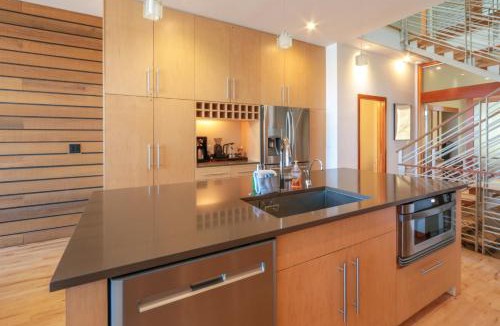 Hood River House | Four - River View Hot tub Luxurious Downtown Loft