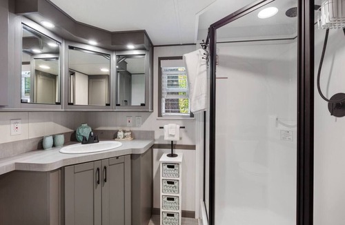 Bayview Apartment | Four Seasons Getaway