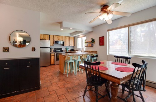 Sisters Condo | Fourth Sisters Escape sleeps 6 ground level condo w/community pool and spa