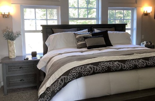 Fox Island Apartment | FOX LODGE - Private hottub & fire pit! Shared pool with mountain & water views!