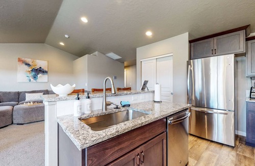 Nampa House | Foxglove Place | House in Nampa with a large yard, hot tub, & firepit