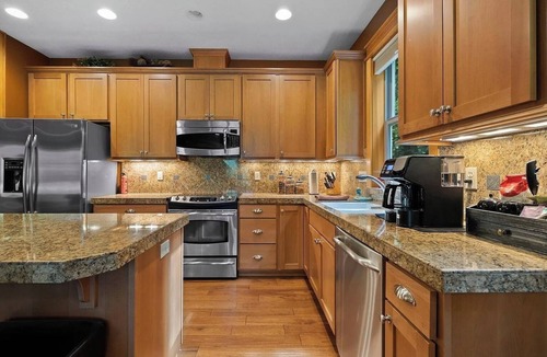 Welches Villa | Fox’s Den: A Luxurious Mountain Retreat in Scenic Mt. Hood Village