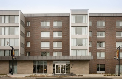 Downtown Des Moines Condo | Free Breakfast Buffet. Indoor Pool & Hot Tub. Stay in Downtown Des Moines.