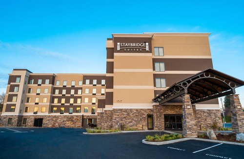 Coeur d'Alene Apartment | Free Breakfast + Indoor Pool + Hot Tub | Only 5 Minutes from North Idaho College