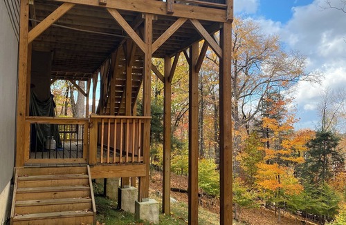 Charter Hills Cottage | Free EV charging, loft, views, hot tub, pets, private, 2 beds, firepit & deck