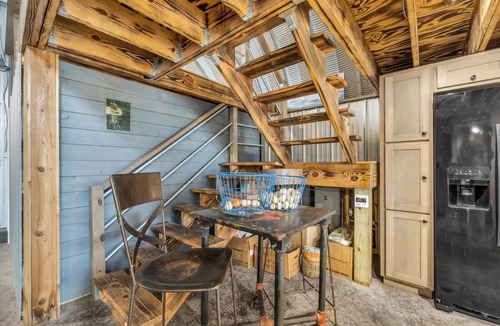 Trenton Cabin | Free Ruby Falls Ticket & More -Mountaintop with mountain view-Farm Stay-Chattanooga-Cloudland Canyon
