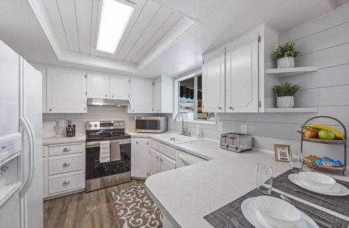 West Valley House | ☆Freshly Updated Home Fast WIFI Smart TV 2 Parks☆