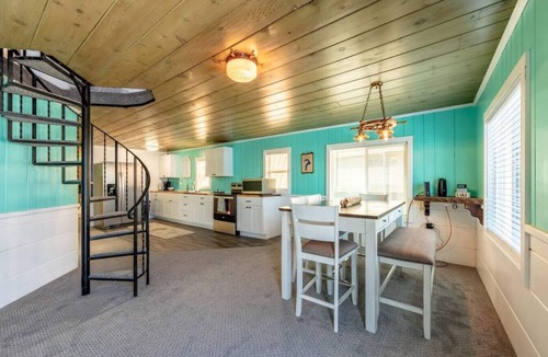 Bayview House | Front Row Seat to Lake Pend Orielle