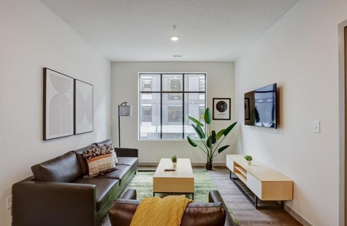 Downtown Lincoln Apartment | FRONTDESK Downtown Lincoln Apts near UNL and Haymarket Square