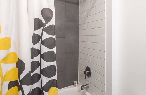 East Hyde Park Apartment | Frontdesk | Trendy Studio Apt near Lake Michigan