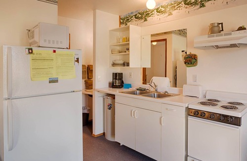 Oroville Cabin | Frontier-style cabin with kitchen & wood stove.